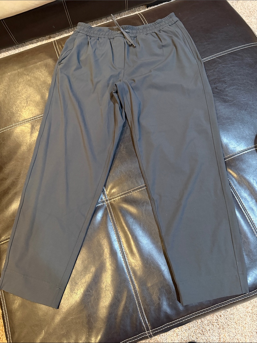 Lululemon Luxtreme tapered leg mid rise pant